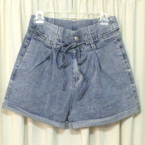 NWOT Aaron & Amber High Waist Pleated Denim Jean Shorts Size Medium